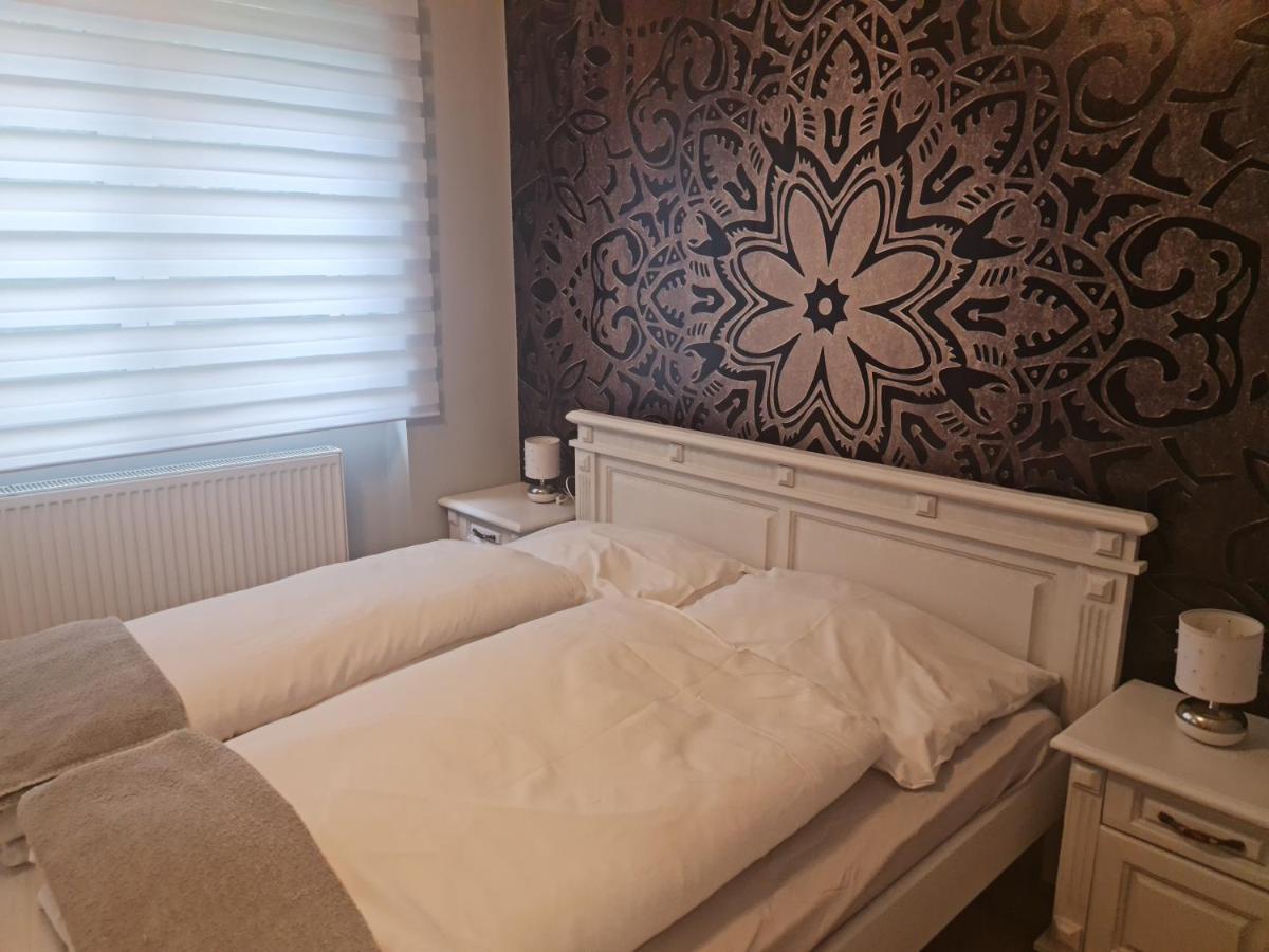 Huerrem Apartman Eger Exterior foto